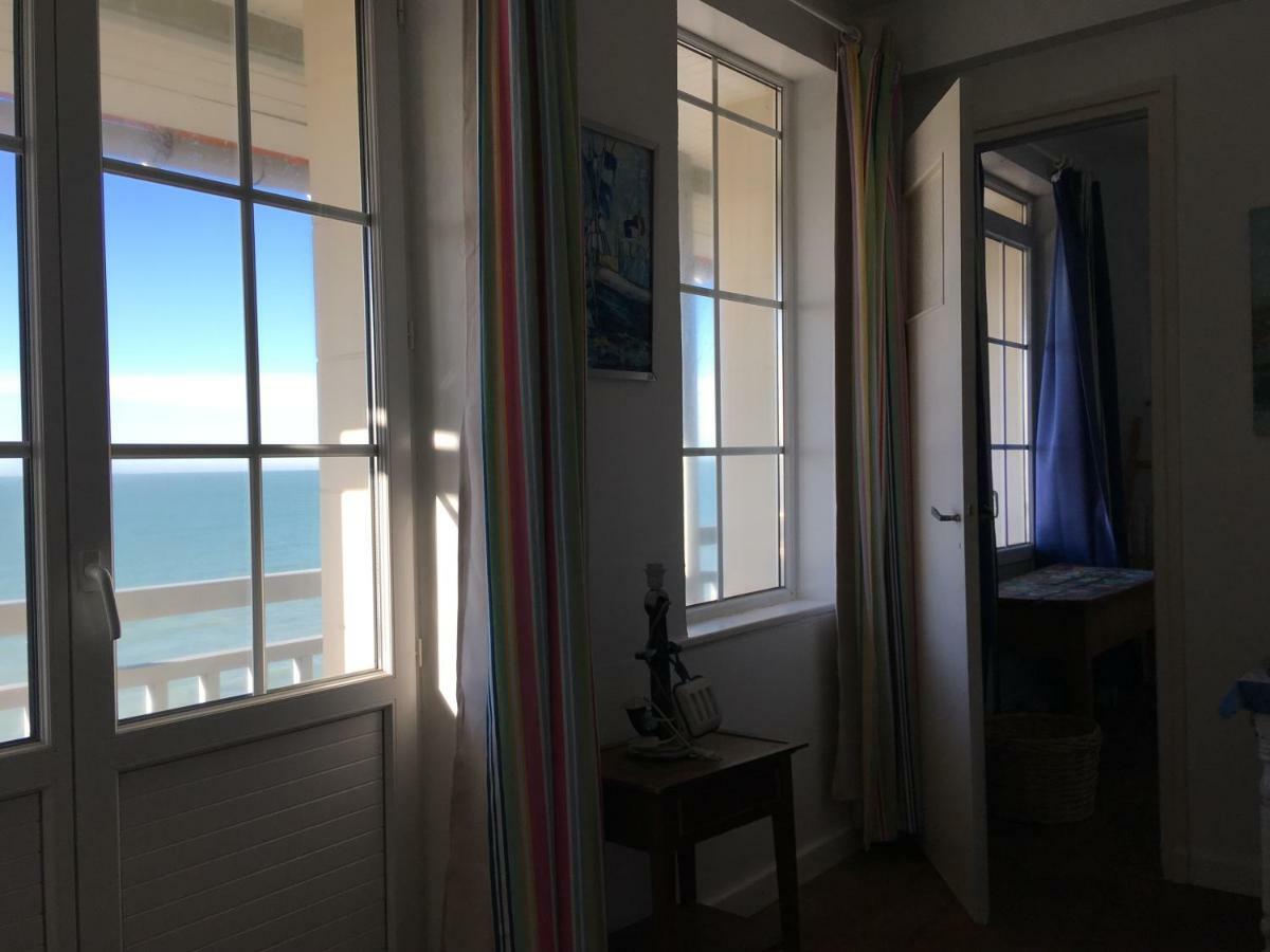 Face A La Mer , L Artiste Ambleteuse Extérieur photo