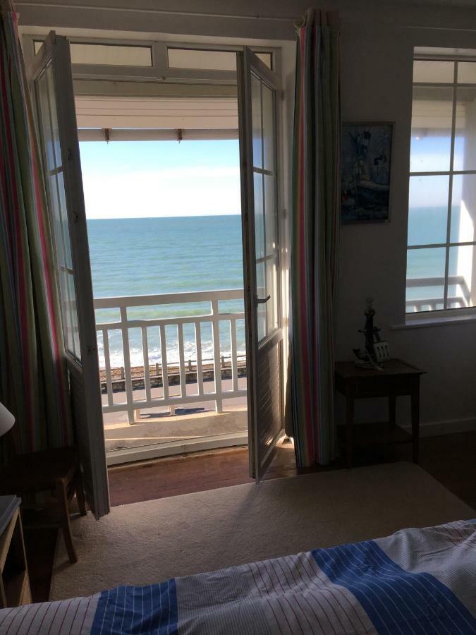 Face A La Mer , L Artiste Ambleteuse Extérieur photo